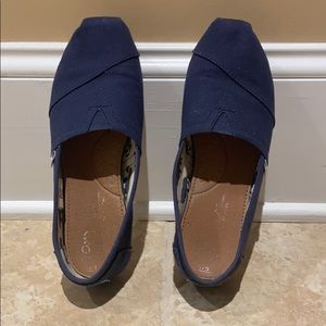 Toms